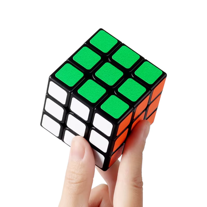 Rubiks cube tenu par une main