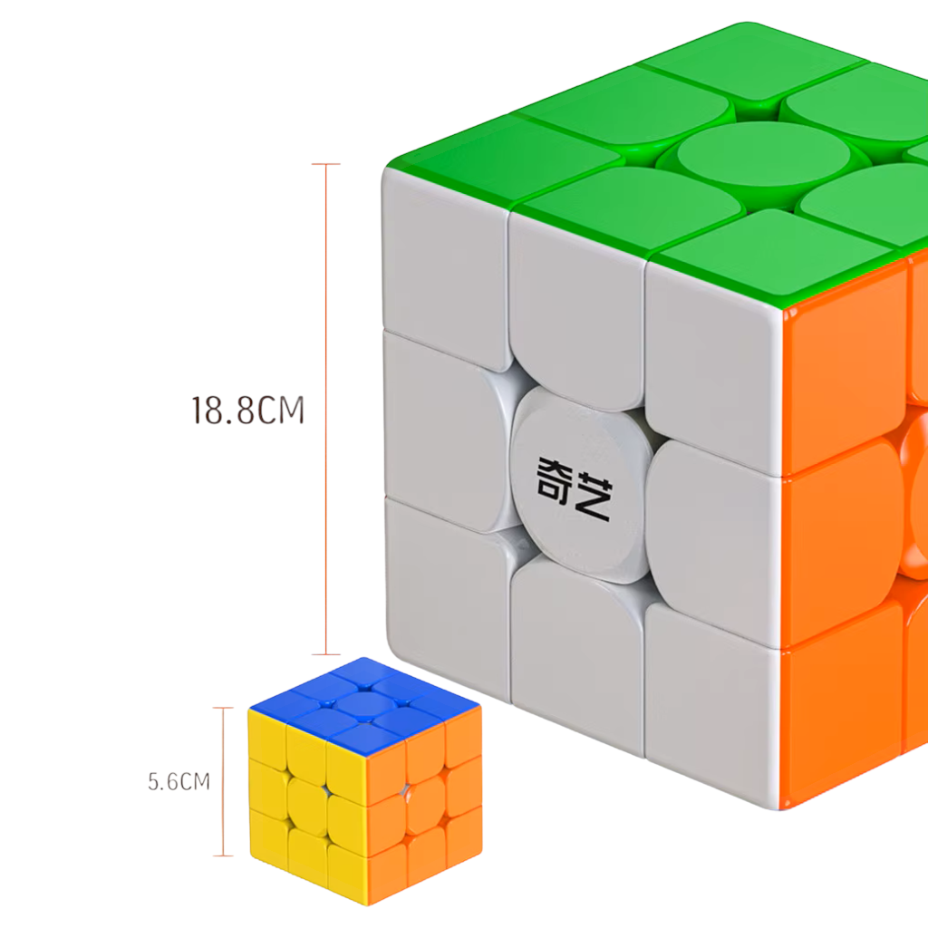 comparaison rubik's cube géant 19 cm vs cube normal 6 cm